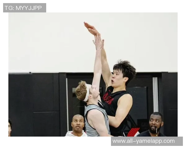 杨瀚森背靠背出战2分半引发热议登上微博热搜榜第二位