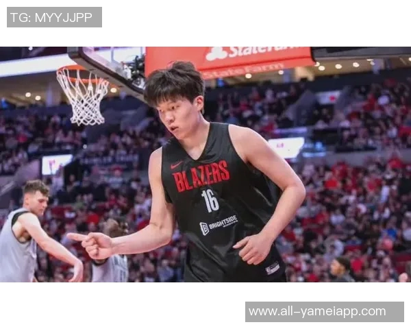 杨瀚森在开拓者G联盟中不断挑战体能锻炼适应能力提升个人竞技水平 杨瀚森在开拓者G联盟中不断挑战体能锻炼适应能力提升个人竞技水平